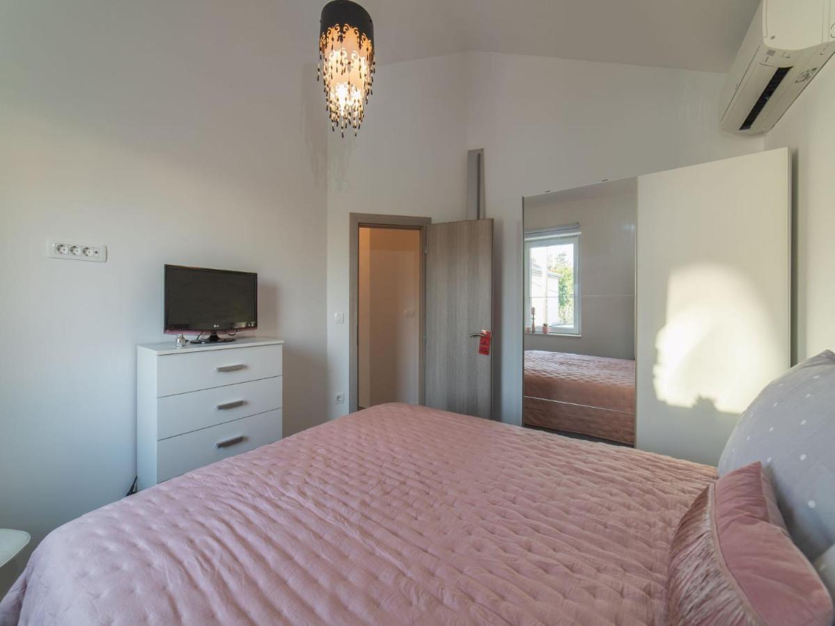 Apartment Fiora Kaštela Zewnętrze zdjęcie