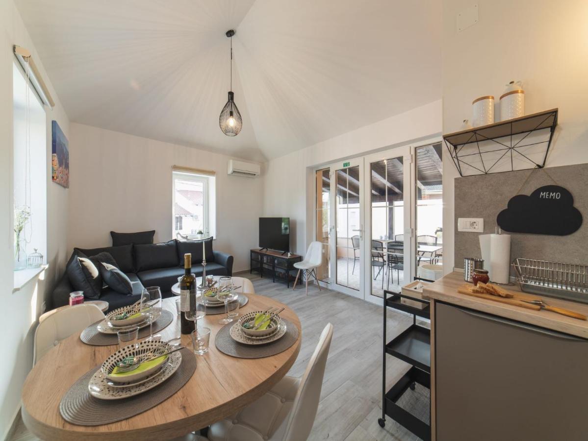 Apartment Fiora Kaštela Zewnętrze zdjęcie